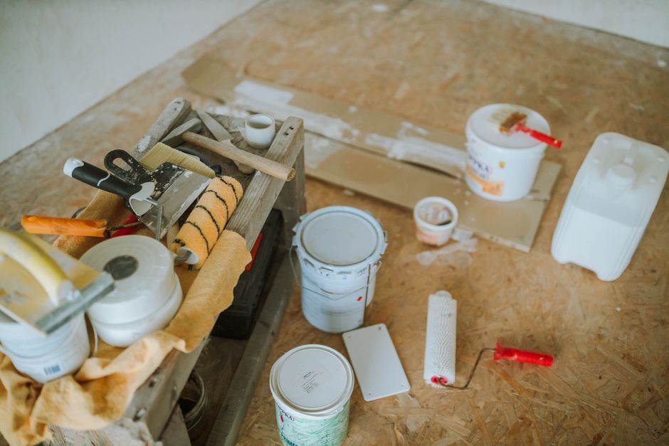 Een moderne PU vloer in een stijlvolle woning met een focus op comfort en esthetisch herstel.
